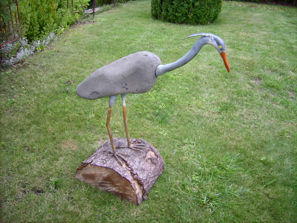 Steinfiguren Eisen im Garten